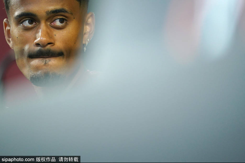 的备战姿态, 战术对决, 表现