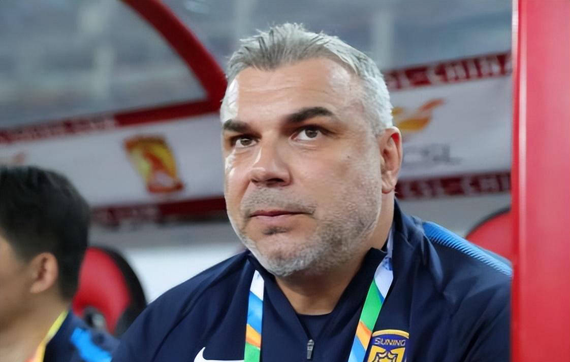 杜因伤一直, 成功填补了, 成为国足和